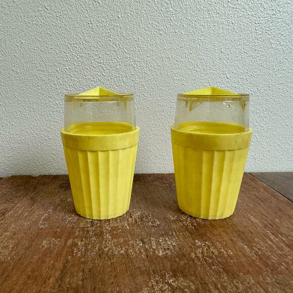 Vintage Retro Space Age Plastic Yellow Clear 3 opening Salt & Pepper Shakers - Picture 6 of 9